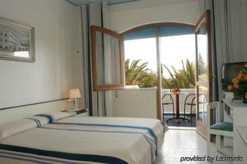 Hotel Azzolini Villagrazia Di Carini Oda fotoğraf